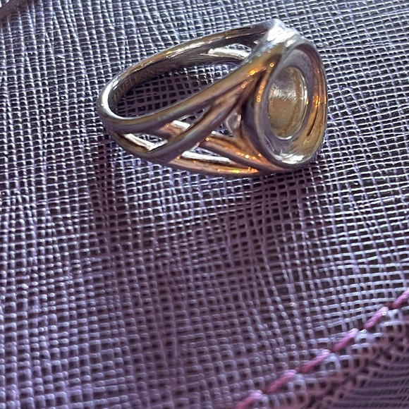 Kameleon jewelry box with five rings size 6 and 40 jewel pops as shown. - Picture 3 of 16